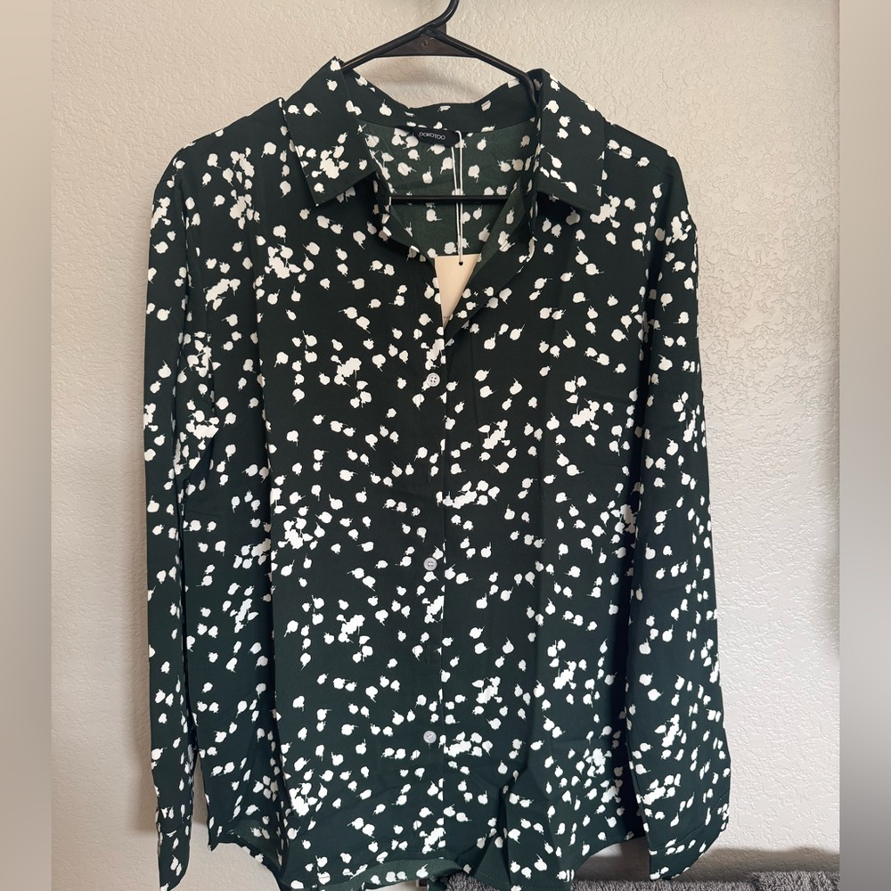 NWT Women's Green and White Blouse size M